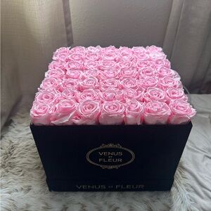 Venus Et Fleur Pink Rose Arrangement